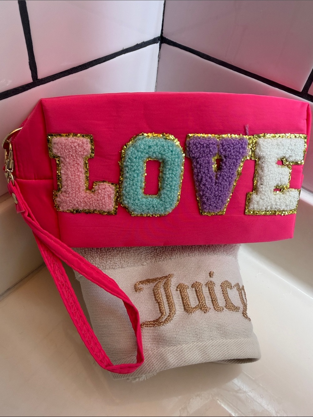 NWOT Hot Pink 'LOVE' Appliqué Detachable Wristlet in Nylon Cosmetic Bag